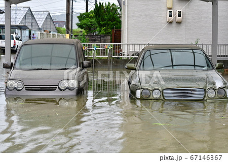 西日本豪雨で水没した車2台 西日本豪雨で水没した車2台 67146367