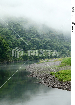 第一三島沈下橋から見た四万十川 67146856