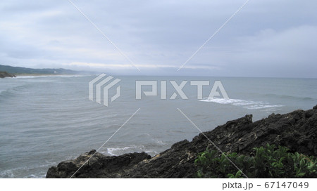 獅子ヶ鼻から見える日本海と岬 67147049