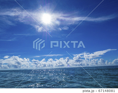 沖縄　久米島　海　空 67148081