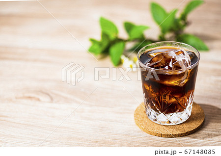 涼し気な雰囲気のアイスコーヒー 涼し気な雰囲気のアイスコーヒー 67148085