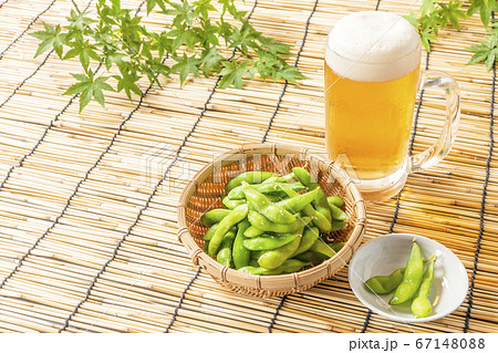 夏の風物詩 ビールと枝豆の写真素材