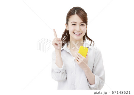 女性 スマートフォン 女性 スマートフォン 67148621