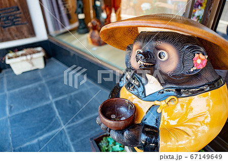 川越の風景 たぬきの置物 67149649