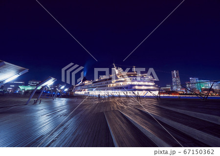 横浜港 大さん橋の夜景 横浜港 大さん橋の夜景 67150362