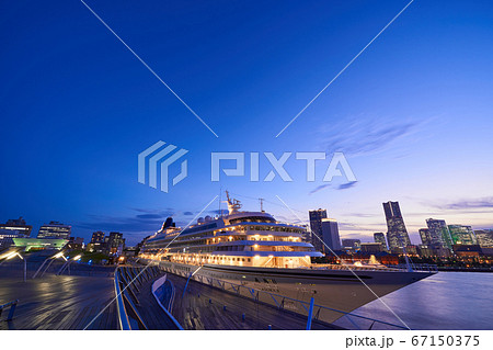 横浜港 大さん橋の夕景 横浜港 大さん橋の夕景 67150375