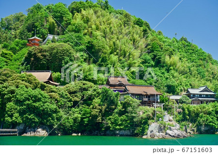 琵琶湖に浮かぶパワースポット　竹生島 67151603