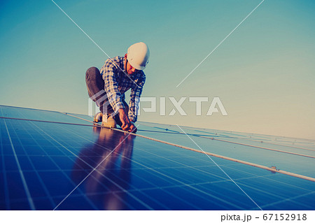 labor working on solar rooftop, Engineering of labor working on solar rooftop, Engineering of 67152918