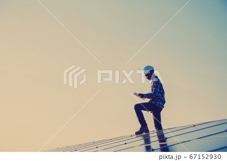 labor working on solar rooftop, Engineering of labor working on solar rooftop, Engineering of 67152930