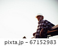 labor working on solar rooftop, Engineering of 67152983
