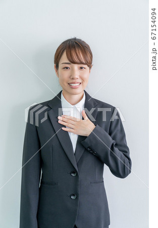 オンライン面接をする若い女性 【就活イメージ】 オンライン面接をする若い女性 【就活イメージ】 67154094