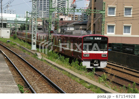 京浜急行京急本線 京急新子安 子安駅間を走る快特列車 1500形 の写真素材