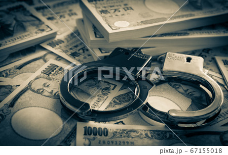 犯罪イメージ 金融犯罪で逮捕 特殊詐欺 手錠 違法行為 横領 逮捕 犯罪イメージ 金融犯罪で逮捕 特殊詐欺 手錠 違法行為 横領 逮捕 67155018