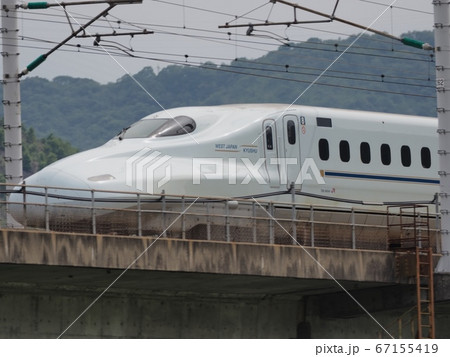 山陽新幹線千種川橋梁を走るみずほ N700系先頭車両 山陽新幹線千種川橋梁を走るみずほ N700系先頭車両 67155419