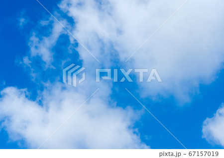Blue sky with cloud background 67157019