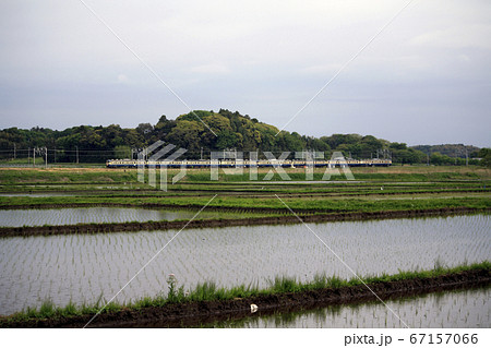 田園地帯を行く成田線113系 67157066