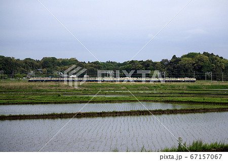 田園地帯を行く成田線113系 67157067
