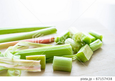 生のルバーブ 67157438