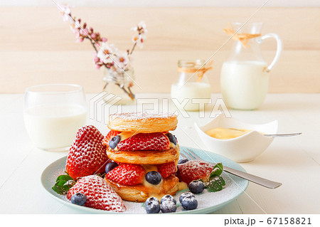 Mille Feuille with Lemon Curd Mille Feuille with Lemon Curd 67158821