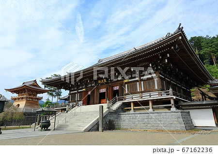 埼玉県日高市　高麗山聖天院　本堂と鐘堂 67162236