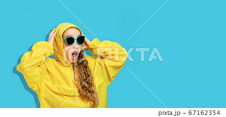 Banner with a joyful girl in a yellow jacket in sunglasses. The girl 67162354