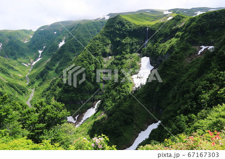 鳥海山　鉾立展望台からの景色　奈曽谷　白糸の滝 67167303