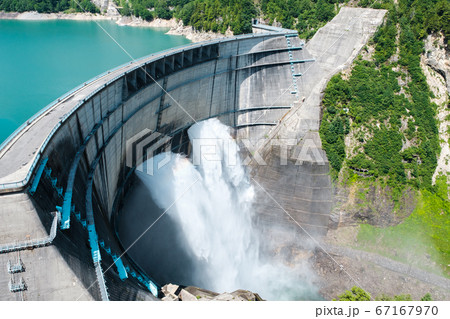 初夏の黒部ダム 67167970