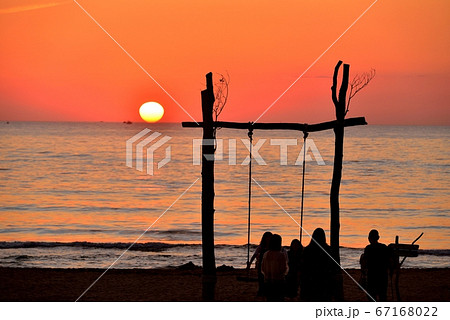 夕日が浦の夕焼け 67168022