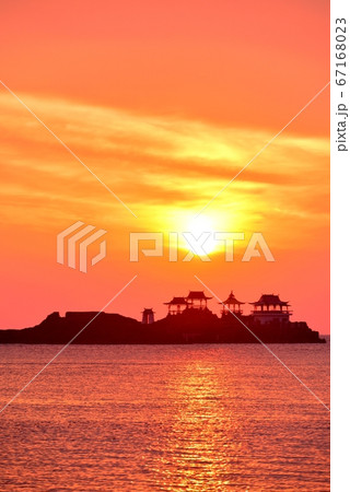 日和山海岸からの後ケ島と竜宮城 67168023