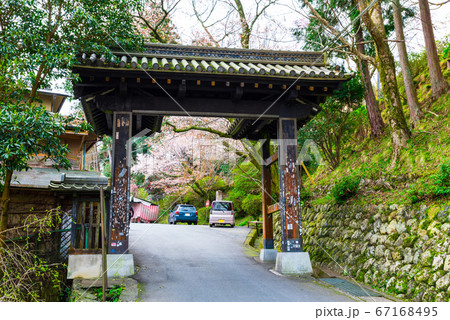 金峯山寺・黒門／総門（奈良県吉野郡吉野町吉野山）2020年4月 67168495