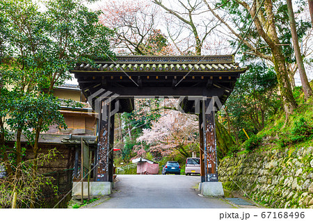 金峯山寺・黒門／総門（奈良県吉野郡吉野町吉野山）2020年4月 67168496