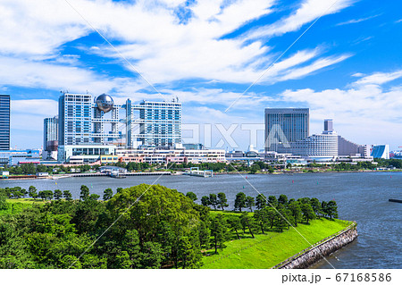 《東京都》お台場の街並み・青い空白い雲 《東京都》お台場の街並み・青い空白い雲 67168586