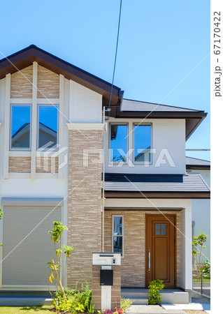 青空とモデルハウス 住宅イメージ 新興住宅地 青空とモデルハウス 住宅イメージ 新興住宅地 67170422