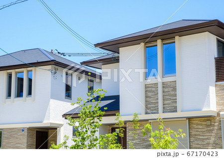 青空とモデルハウス 住宅イメージ 新興住宅地 青空とモデルハウス 住宅イメージ 新興住宅地 67170423