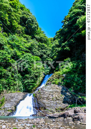 新緑の大樽の滝 河川公園やすらぎの里 【長崎県東彼杵郡】 新緑の大樽の滝 河川公園やすらぎの里 【長崎県東彼杵郡】 67172837