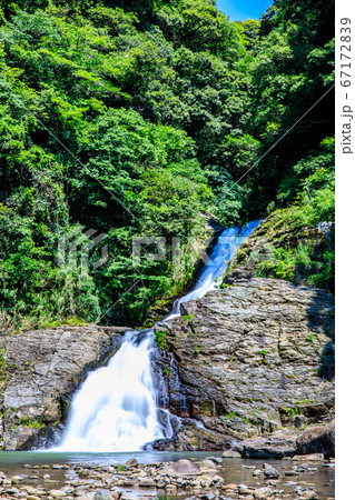 新緑の大樽の滝 河川公園やすらぎの里 【長崎県東彼杵郡】 新緑の大樽の滝 河川公園やすらぎの里 【長崎県東彼杵郡】 67172839