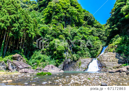 新緑の大樽の滝 河川公園やすらぎの里 【長崎県東彼杵郡】 新緑の大樽の滝 河川公園やすらぎの里 【長崎県東彼杵郡】 67172863