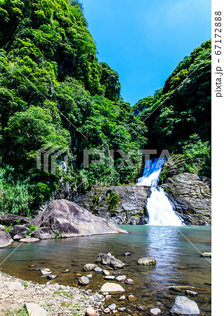 新緑の大樽の滝　河川公園やすらぎの里　【長崎県東彼杵郡】 67172888