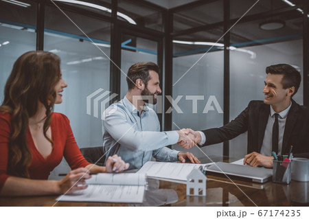 Young couple buying a new apartment at the sellers office 67174235