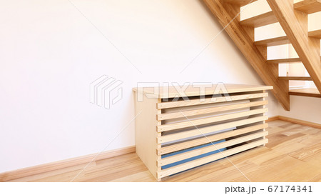 LDKの階段下のエアコン 67174341