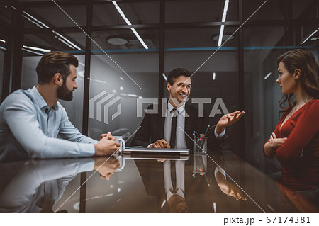 Lawyer using mediation technics to resolve a dispute 67174381