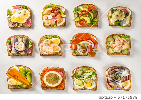 オープンサンドイッチ　Open sandwich  67175978