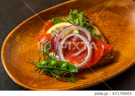 オープンサンドイッチ　Open sandwich  67176003