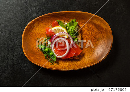 オープンサンドイッチ　Open sandwich  67176005