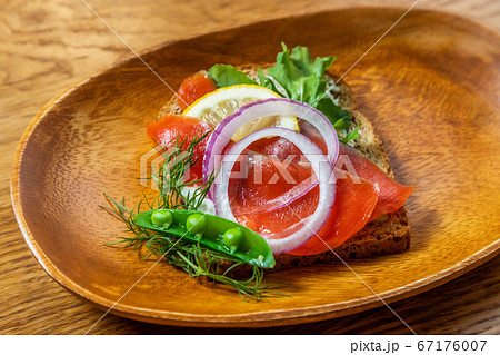 オープンサンドイッチ　Open sandwich  67176007