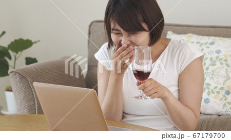 オンライン飲み会 67179700