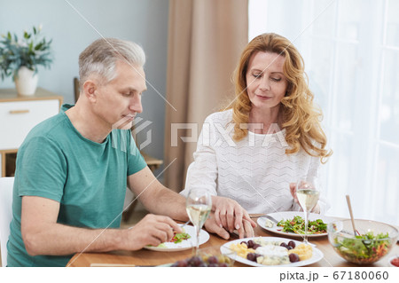 Mature Married Couple at Dinner Table 67180060