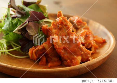 スペアリブ のトマトソース煮込み 67181381