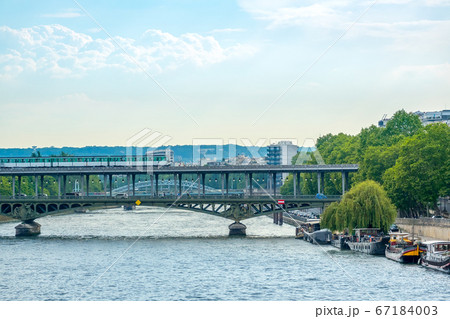 Two-Level Bridge Over the Seine River on a Summer Day 67184003