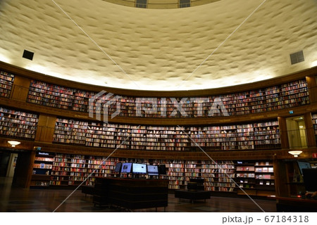ストックホルム市立図書館 67184318